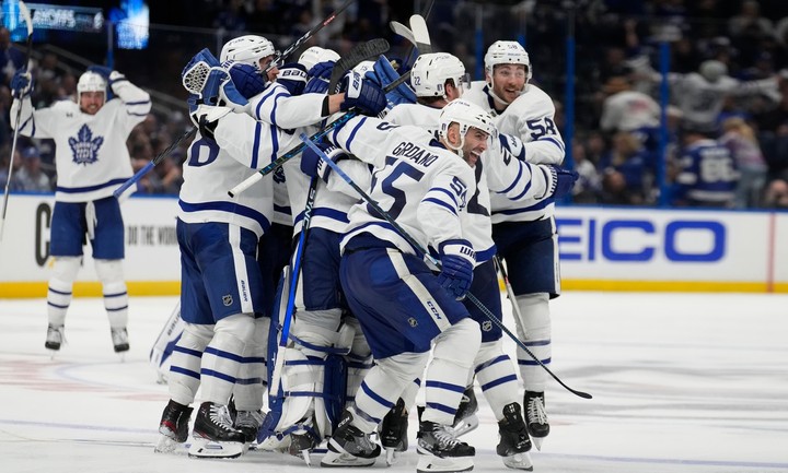 Pohár je ešte ďaleko. Toronto i tak divoko oslávilo postup po 19 rokoch